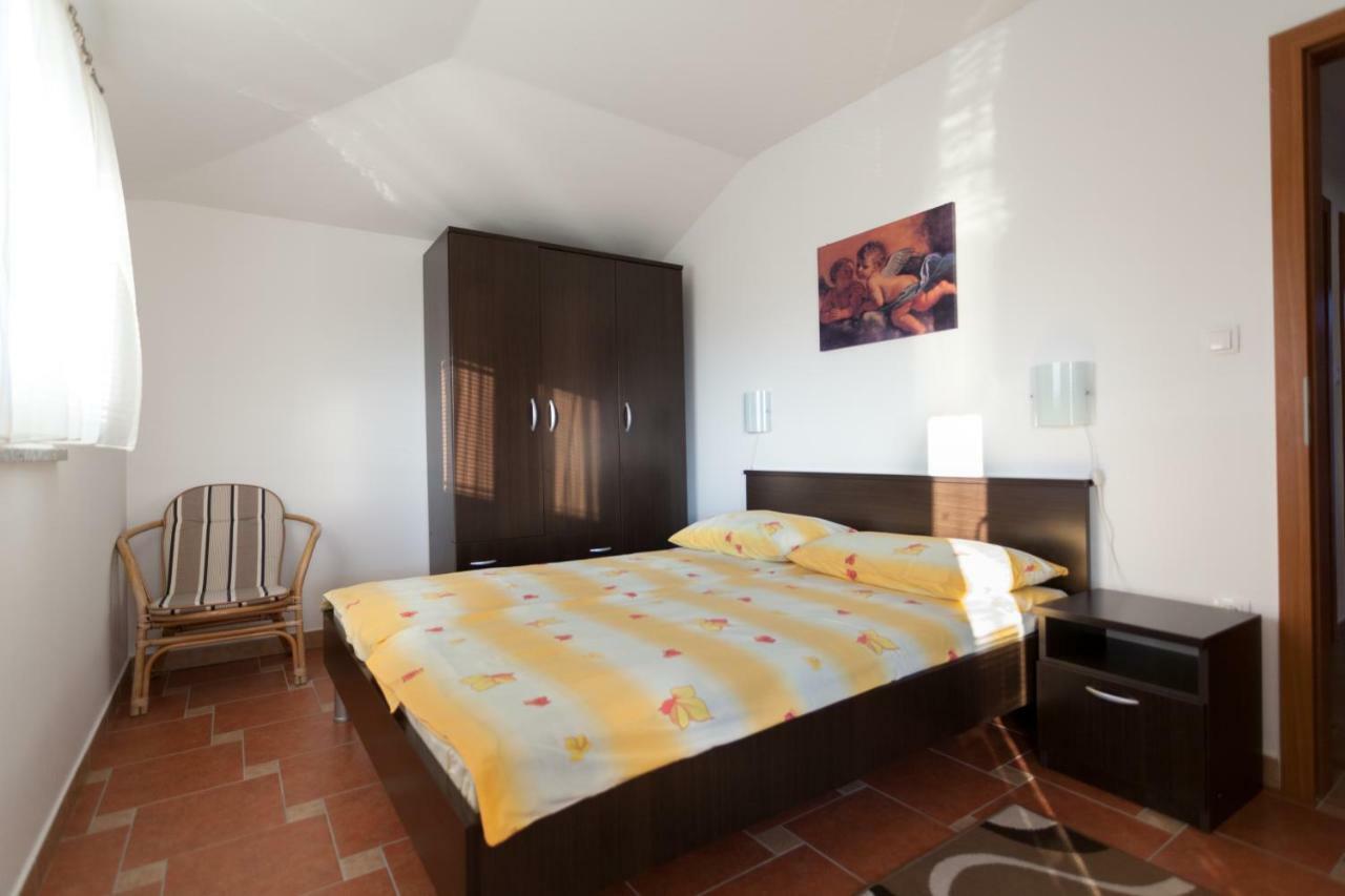 Apartments Jadranka Malinska Extérieur photo